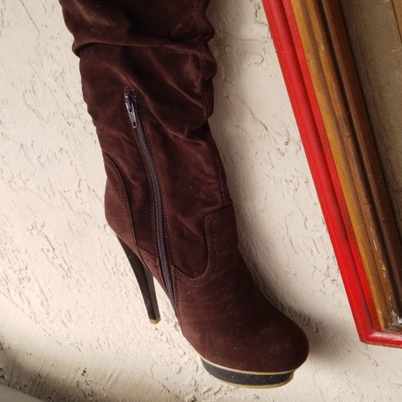 Boots - Picture 3 of 4